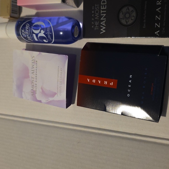 Perfume/Cologne Sample Set - Picture 2 of 3